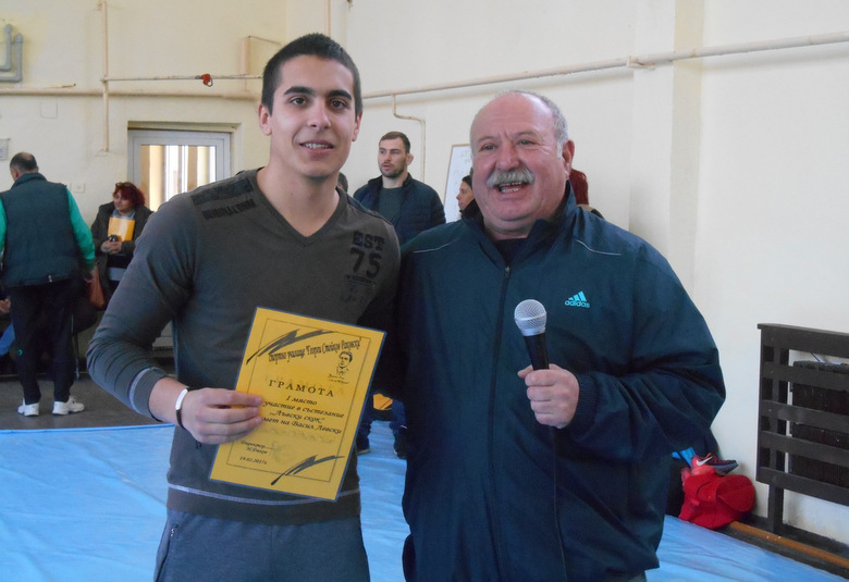 ХАНДБАЛИСТИ СПЕЧЕЛИХА ЛЪВСКИЯ СКОК В СПОРТНОТО УЧИЛИЩЕ