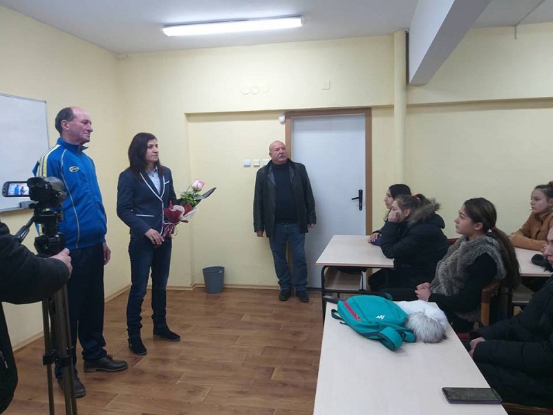 Вицесветовната шампионка по бокс Стойка Петрова се срещна с възпитаници на Спортното училище в Добрич